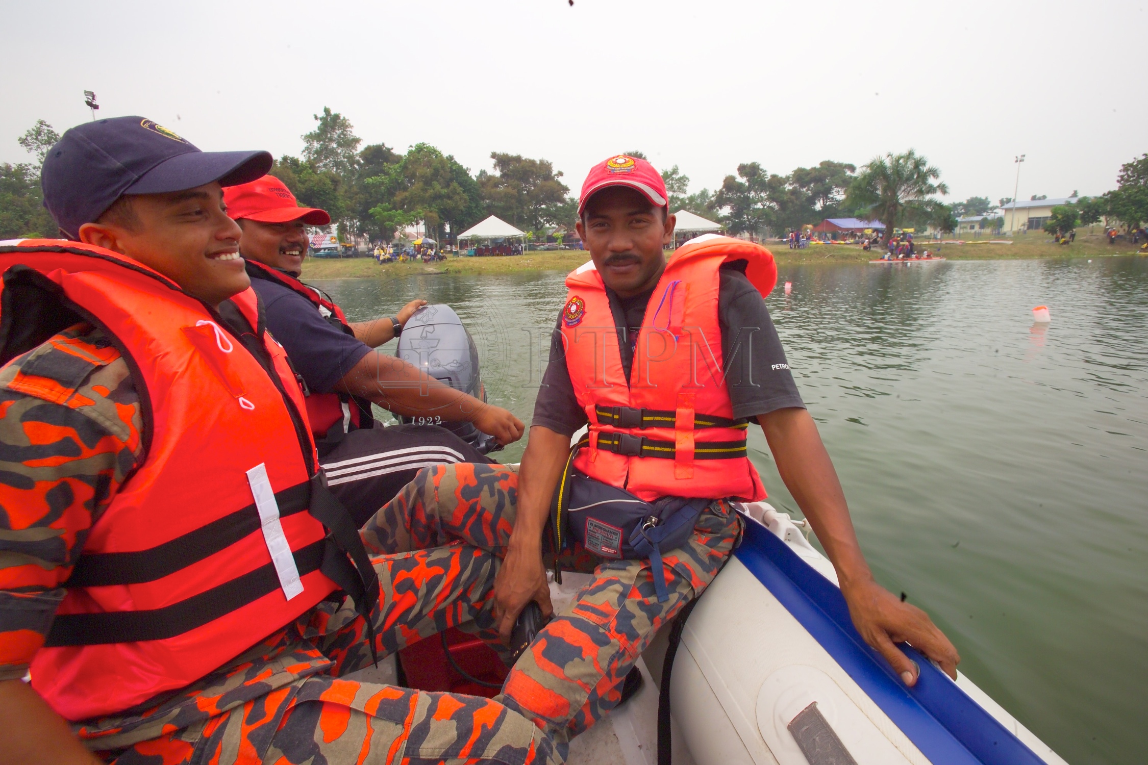 PTPM 05 13 kayak D8XZ8715